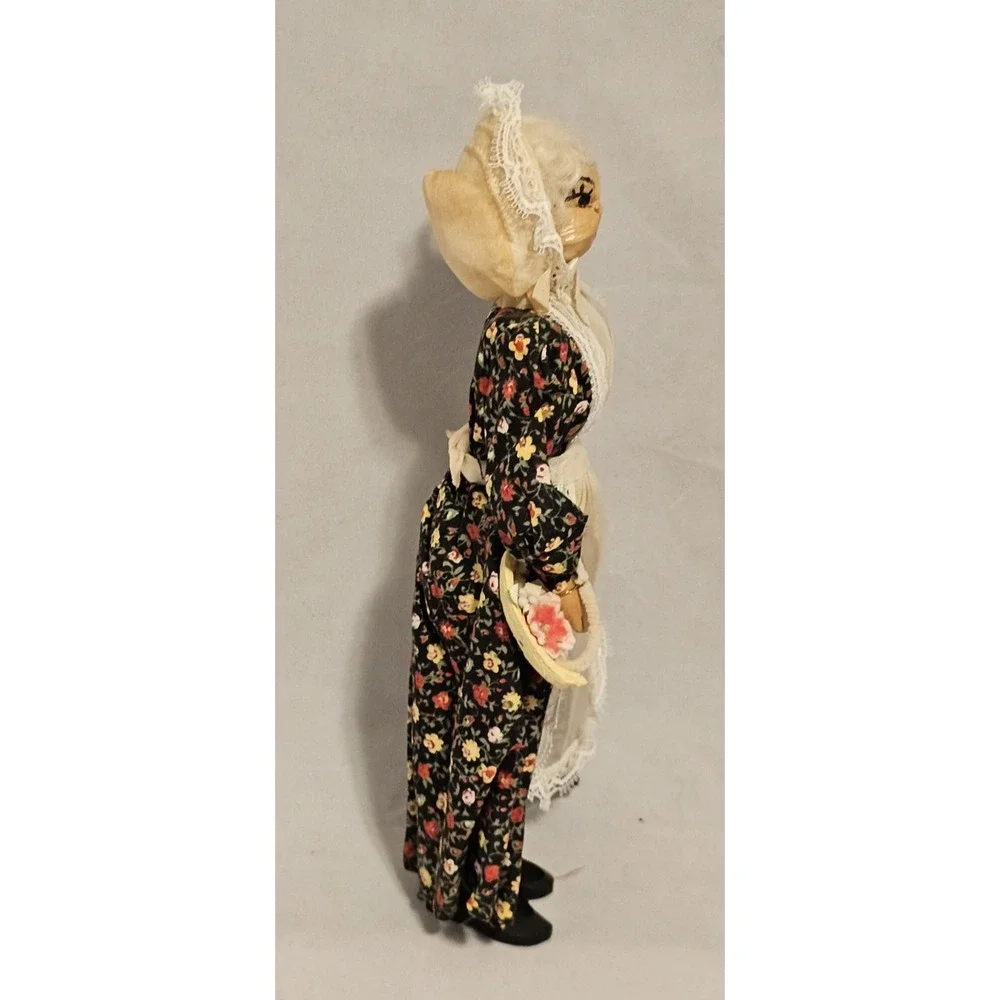 Vintage Ozart Walnut Head The Pioneer Grandma Snazzy Doll 9 Inch